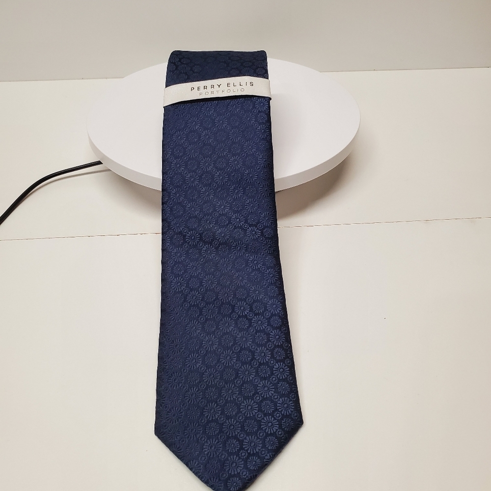 Perry Ellis Blue Tie 👔 - Picture 2 of 5
